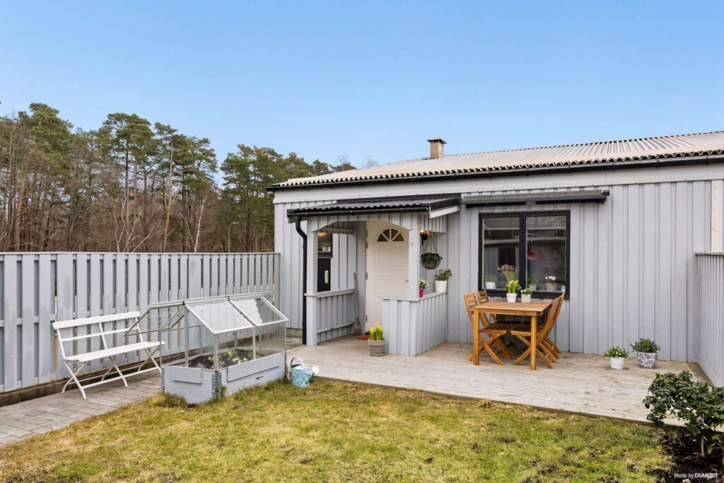 Tillbyggnad tralldäck gräsmatta, Tolered Kärrdalen, Göteborg