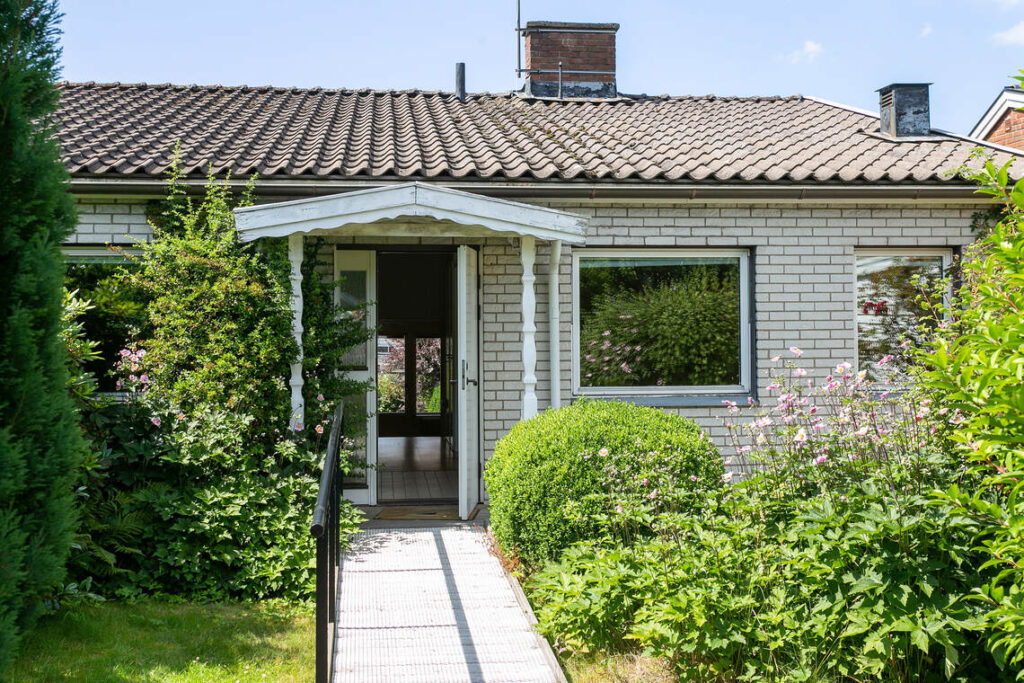 Takbyte Tegeltak Villa. Örgryte Bö