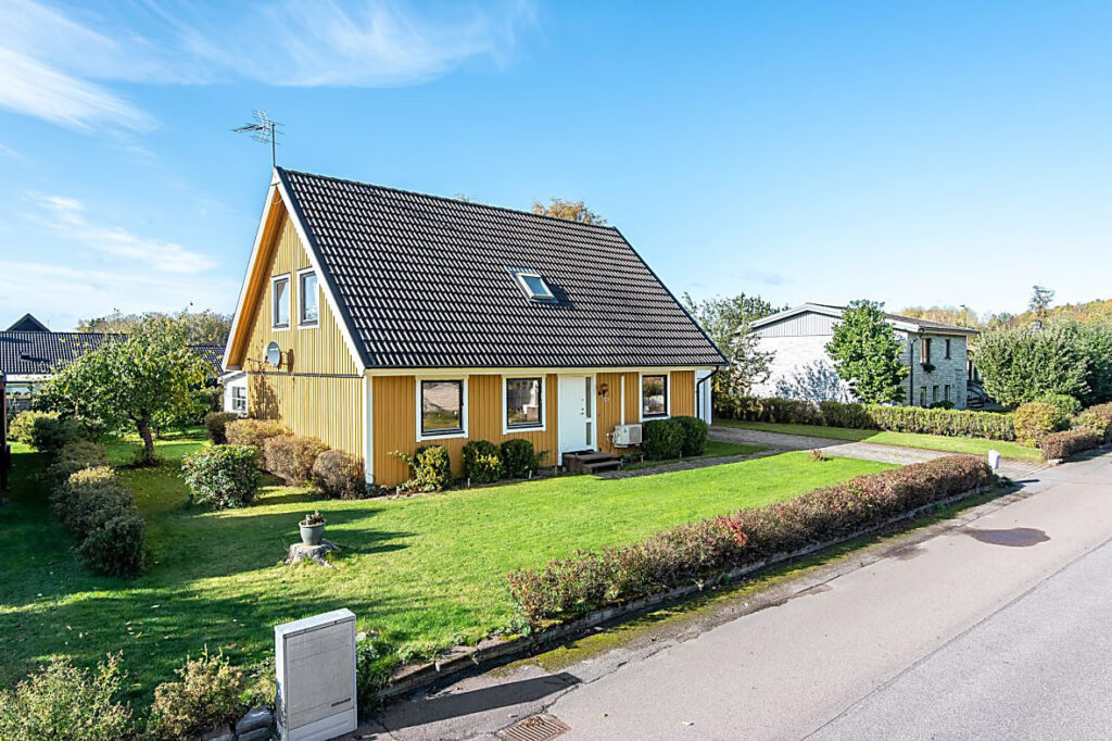 Nybyggd altan runt pool, Tuve Gunnestorp, Göteborg