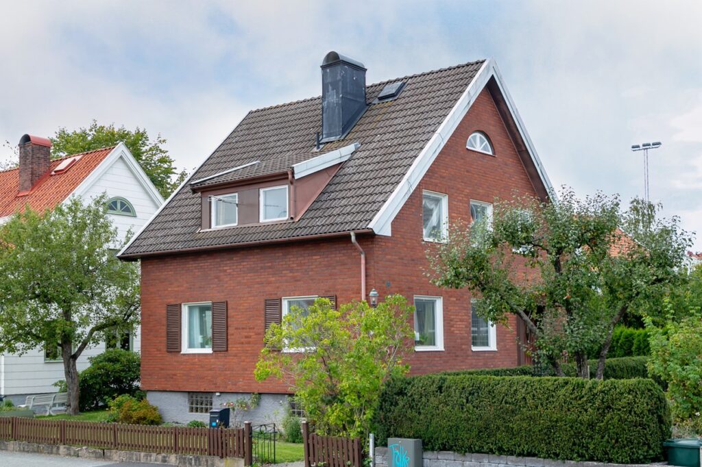 Fasadrenovering & Omläggning Tegeltak. Härlanda