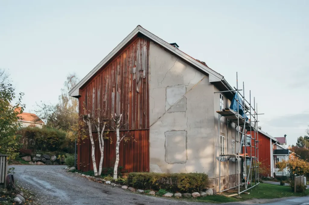 fasadrenovering i tr eller puts s v ljer du r tt tg rd f r ditt hus